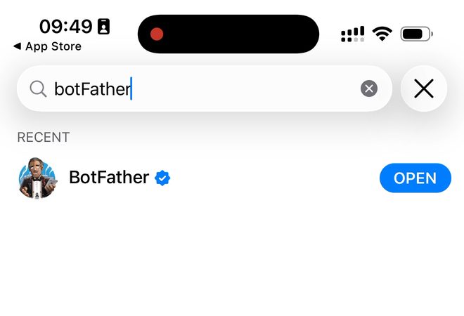 La recherche de BotFather dans Telegram, avec la coche bleue et le bouton Open